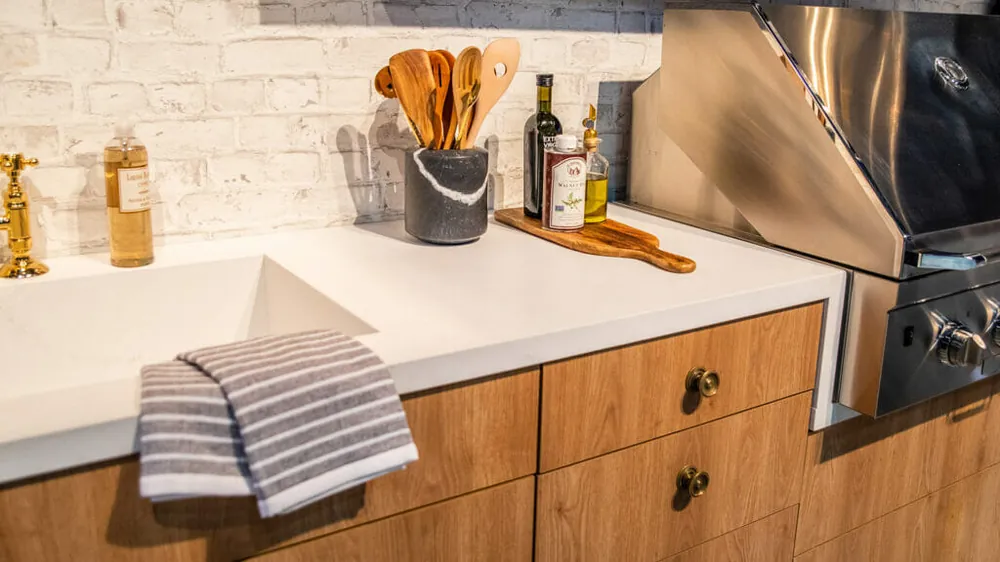 Palm Shade Caesarstone quartz with hardware