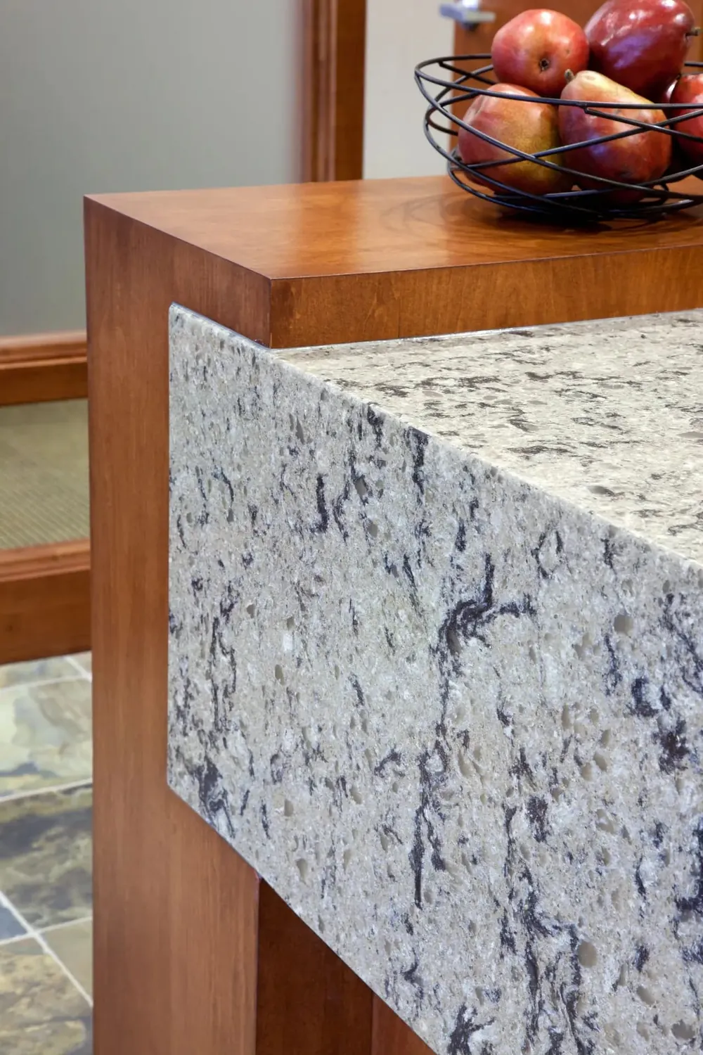 Lincolnshire Cambria quartz with hardware