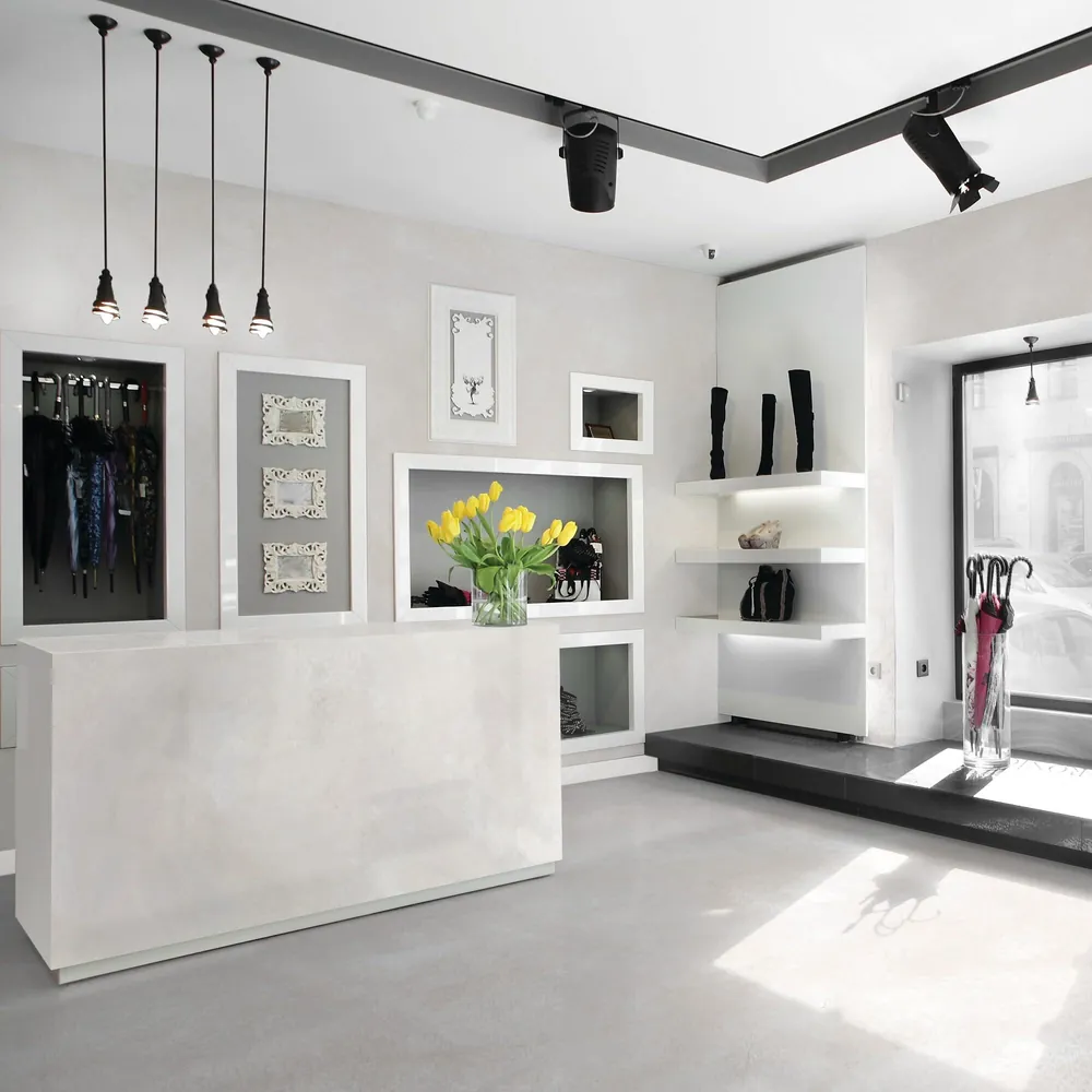 Marfil Daltile quartz / porcelain with hardware