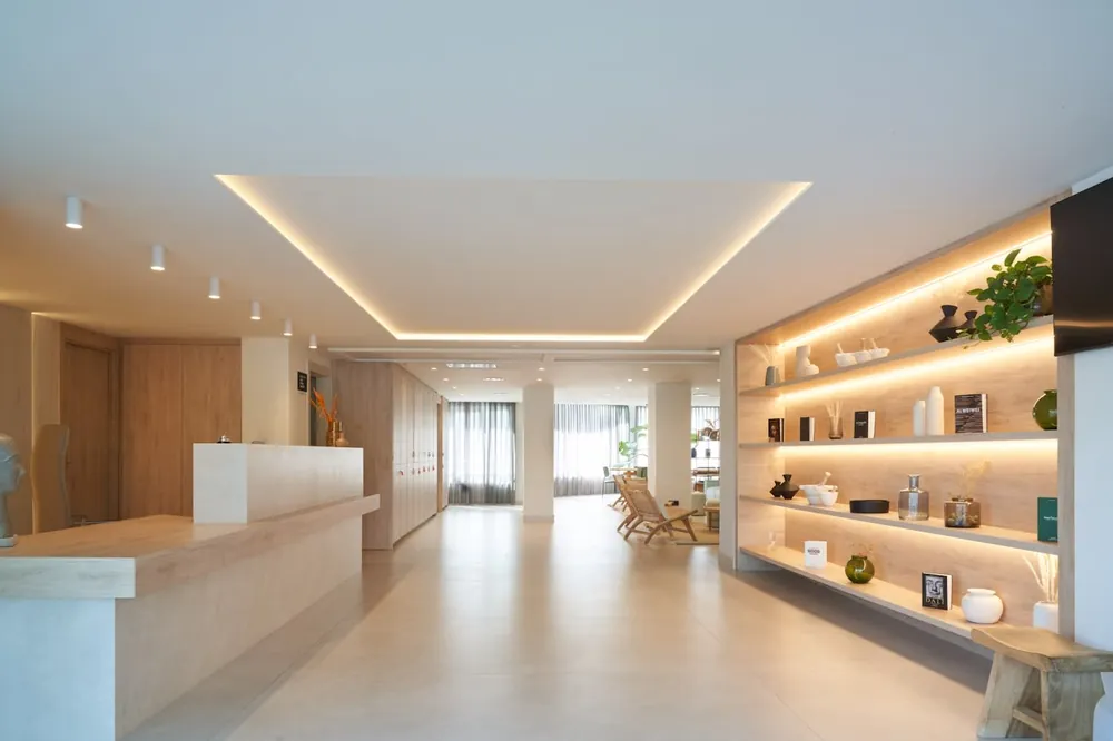 Bergen Dekton sintered surface with hardware