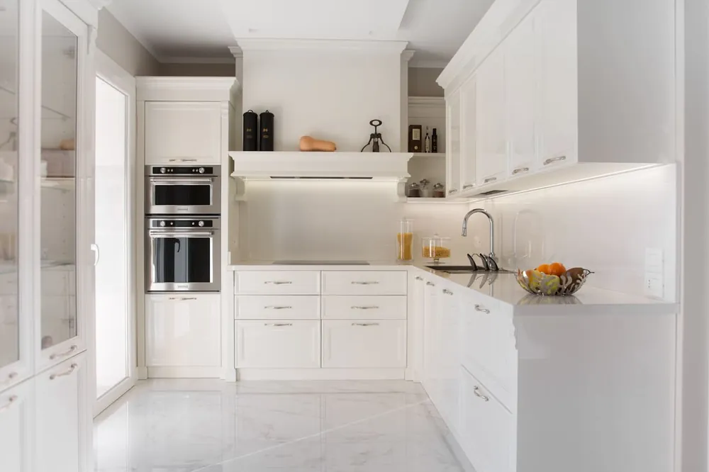 Halo Dekton sintered surface with hardware