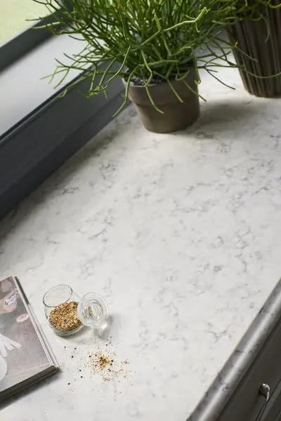 Rococo LX Hausys viatera quartz with hardware
