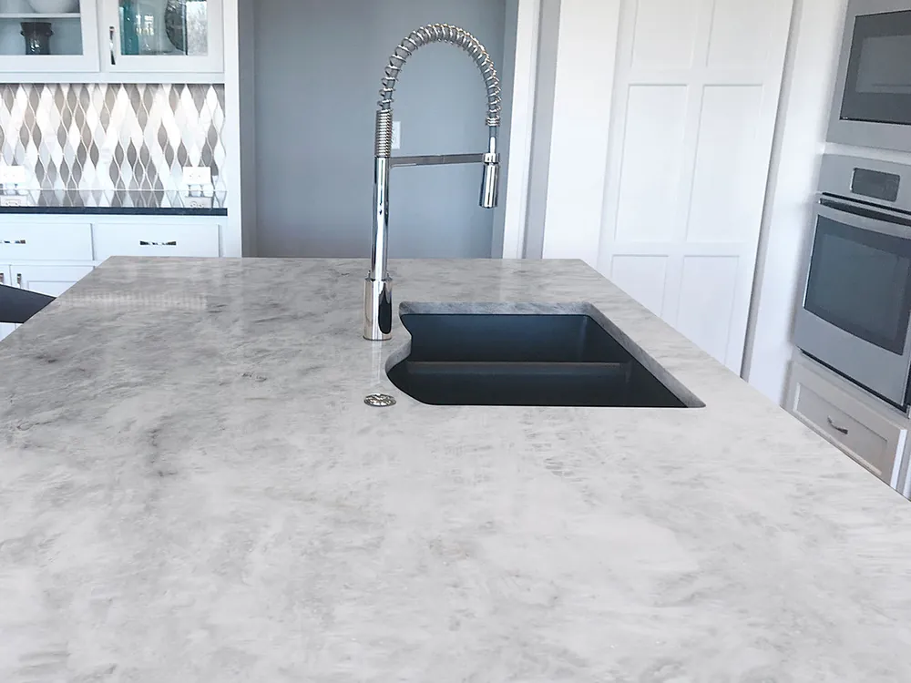 Cristallo MSI quartzite with hardware