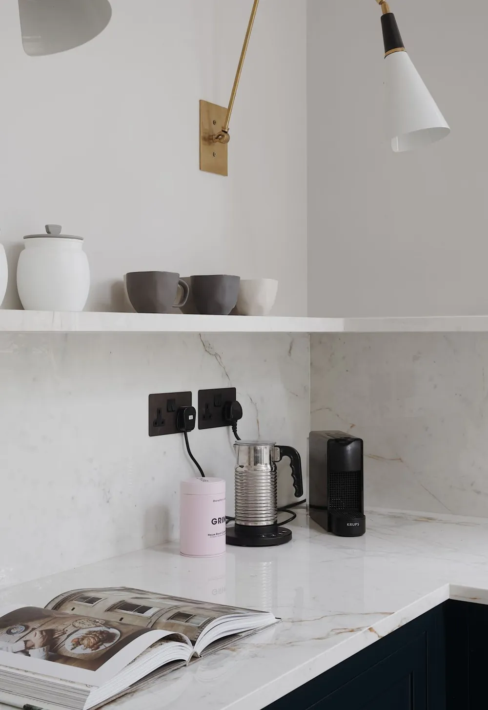 Arabesque Neolith sintered stone waterfall edge
