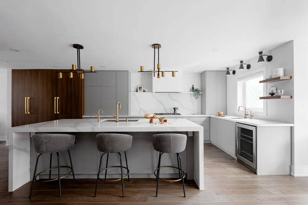 Bianco Calacatta Silestone quartz with hardware