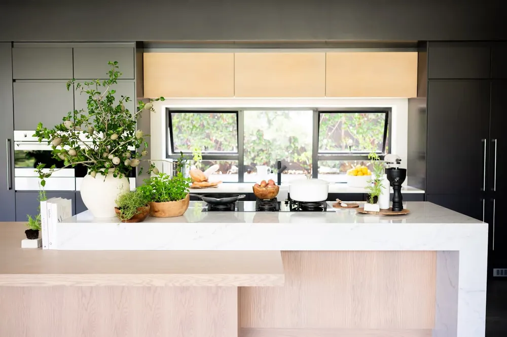 Eclectic Pearl Silestone quartz with hardware