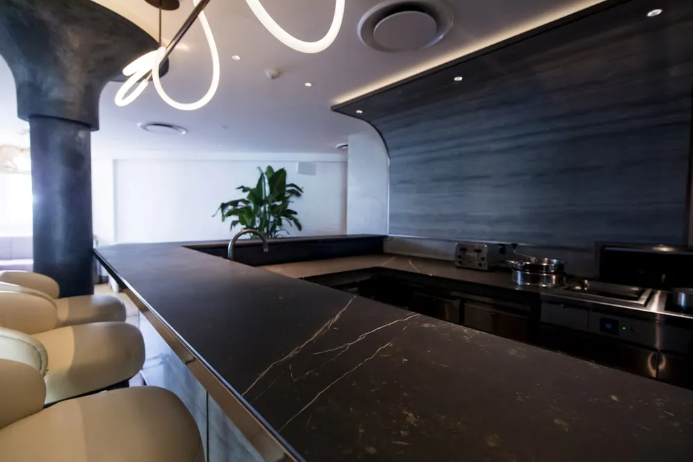 Et Dor Silestone quartz with hardware