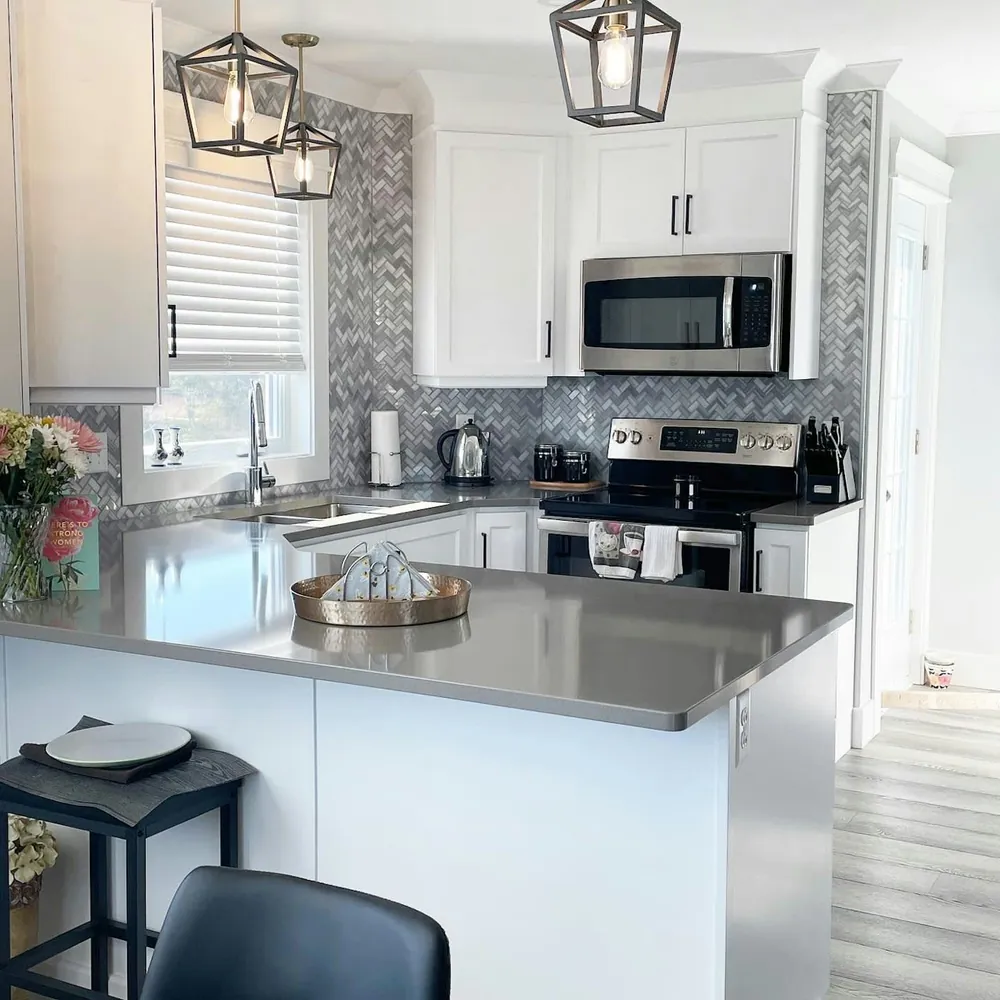 Grey Expo Silestone quartz with hardware