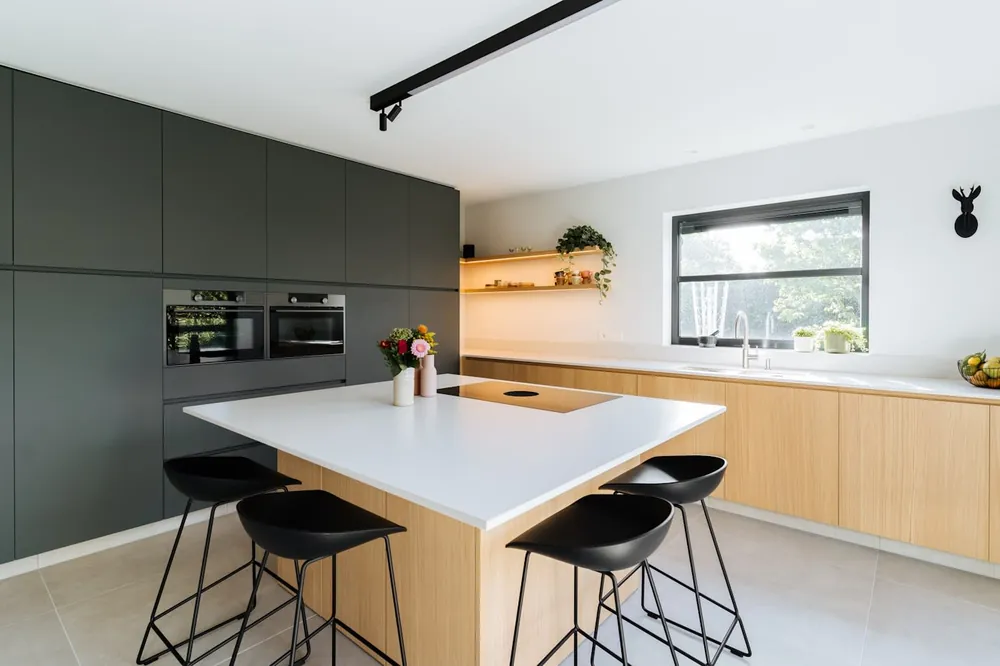 White North Silestone quartz with hardware
