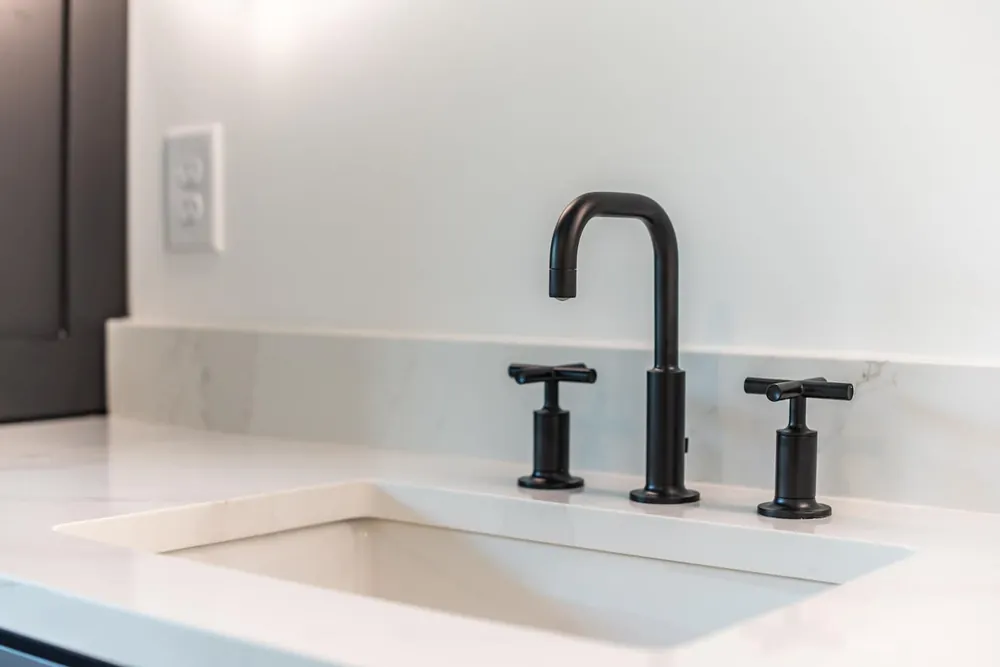 White Storm Silestone quartz installed countertop