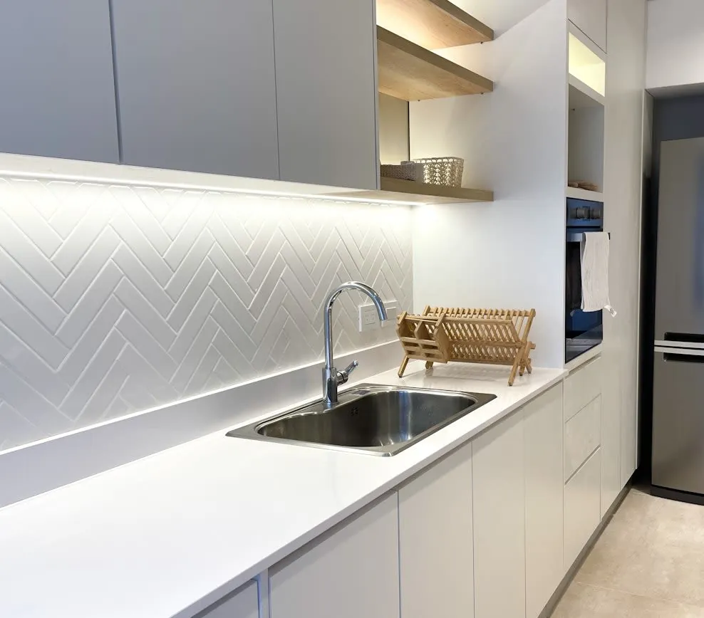 White Zeus Silestone quartz with hardware