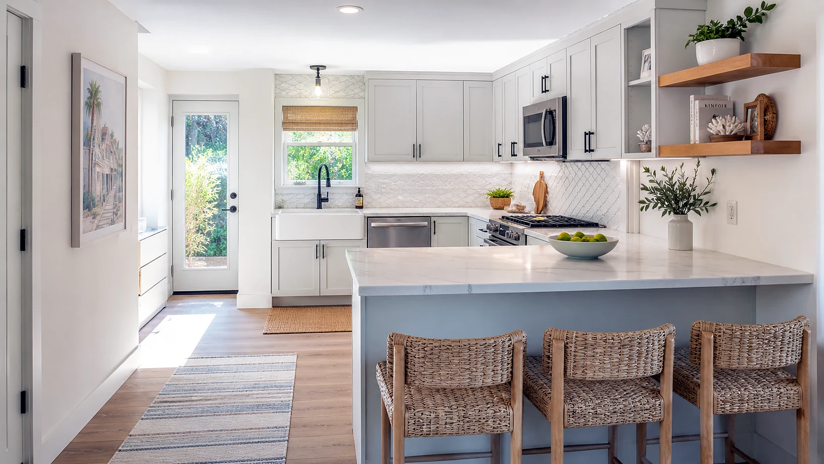 Luxury Greenacres kitchen material inspiration with marble-look counters and designer lighting